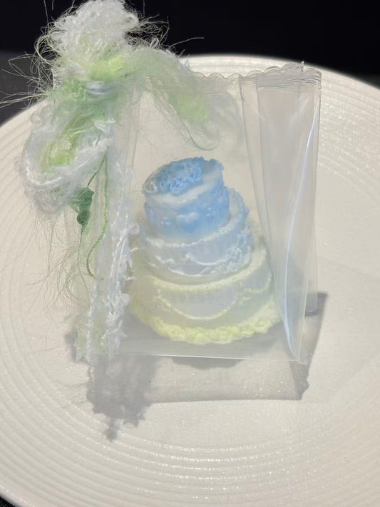 キュートなウェディングケーキ 青黄系