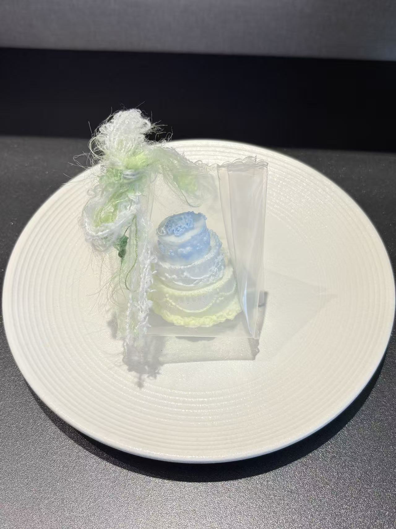 キュートなウェディングケーキ 青黄系